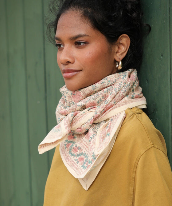 Foulard grand ou petit format Ellis Poudre Bëllemme en coton – accessoire mode femme élégant et doux