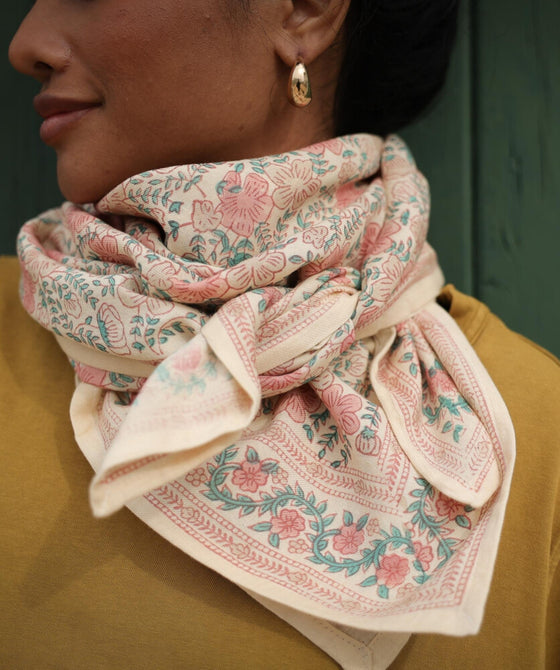 Foulard grand ou petit format Ellis Poudre Bëllemme en coton – accessoire mode femme élégant et doux