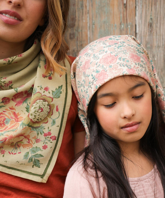 Foulard grand ou petit format Ellis Poudre Bëllemme en coton – accessoire mode femme élégant et doux