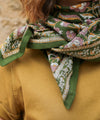 foulard Jaya kaki Bellemme en coton bio porté par une femme et un enfant – accessoire bohème éthique