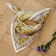  Foulard carré en coton motif floral jaune et lilas – accessoire bohème Balkan Soleil signé Bellemme