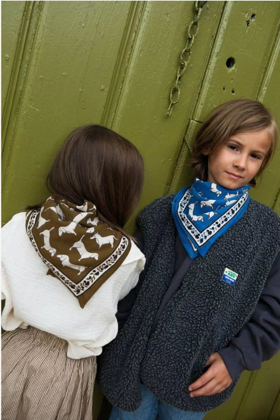 Foulard bleu Maison Augustin avec imprimé teckel pour enfant et adulte