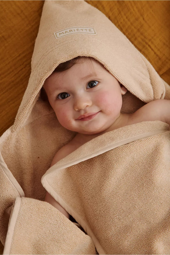 cape de bain Gabin personnalisable biscuit Petit Picotin bébé – serviette éponge avec capuche et prénom