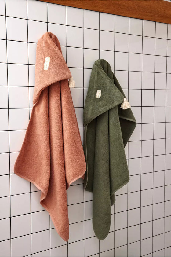 cape de bain Gabin personnalisable tomette Petit Picotin bébé – serviette éponge avec capuche et prénom