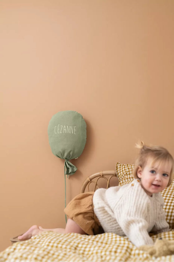 ballon Gaston décoratif personnalisable amande Petit Picotin – déco murale chambre bébé avec prénom