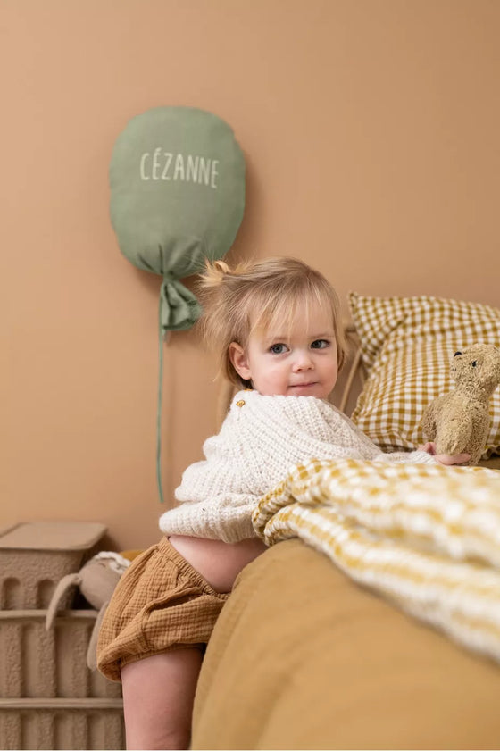 ballon Gaston décoratif personnalisable amande Petit Picotin – déco murale chambre bébé avec prénom