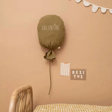  Ballon décoratif bronze Petit Picotin personnalisable avec prénom. Une touche poétique pour la chambre de bébé. Cadeau unique chez Ma Biche.