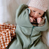 Gigoteuse d'emmaillotage Sauge pour nouveau né Tante Reine.