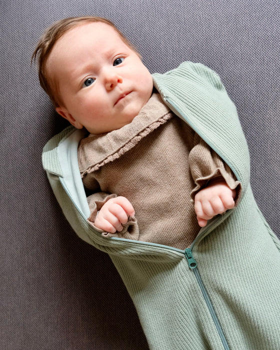 Gigoteuse d'emmaillotage Sauge pour nouveau né Tante Reine.