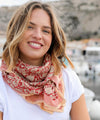 Grand foulard Anjali Cerise Bellemme - foulard rouge à motifs fleuris pour enfants et famille, accessoire mode concept store