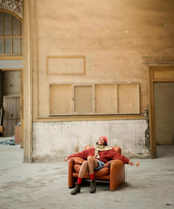 Foulard fleuri Anjali Kaki Bellemme porté par un enfant et un adulte – collection matchy matchy