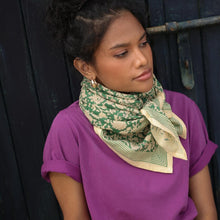  Grand foulard Anjali Prairie Bellemme - foulard élégant vert et beige pour enfants et famille, accessoire mode concept store