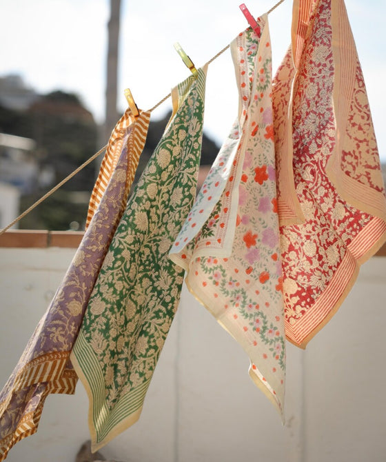 Grand foulard Anjali Prairie Bellemme - foulard élégant vert et beige pour enfants et famille, accessoire mode concept store