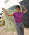 Grand foulard Anjali Prairie Bellemme - foulard élégant vert et beige pour enfants et famille, accessoire mode concept store
