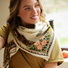  Petit et grand foulard fleuri Balkan écru Bellemme – foulard bohème enfant adulte