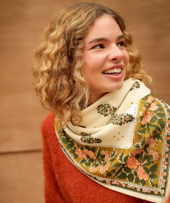 Petit et grand foulard fleuri Balkan écru Bellemme – foulard bohème enfant adulte