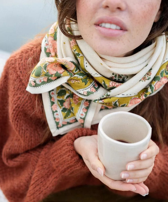Petit et grand foulard fleuri Balkan écru Bellemme – foulard bohème enfant adulte