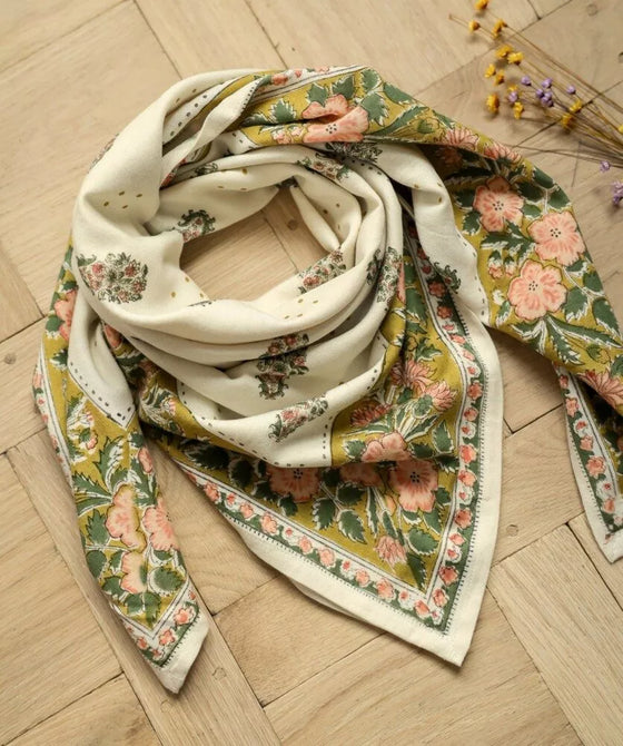 Petit et grand foulard fleuri Balkan écru Bellemme – foulard bohème enfant adulte
