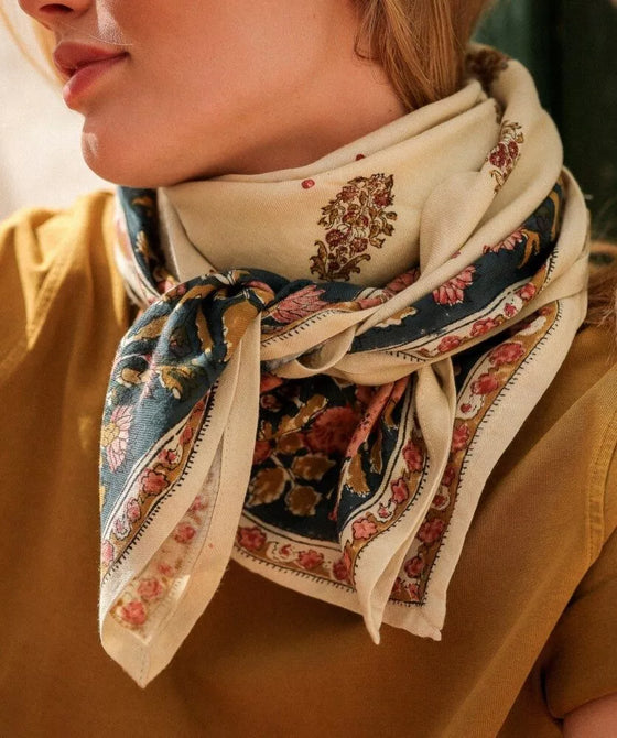 Grand foulard Balkan Vanille Bellemme - foulard élégant fleuri pour enfants et famille, accessoire mode concept store