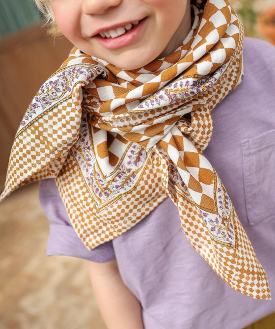 Grand foulard Damier Caramel Bellemme - accessoire mode enfant et famille, foulard élégant à carreaux