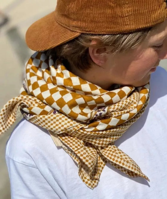 Grand foulard Damier Caramel Bellemme - accessoire mode enfant et famille, foulard élégant à carreaux