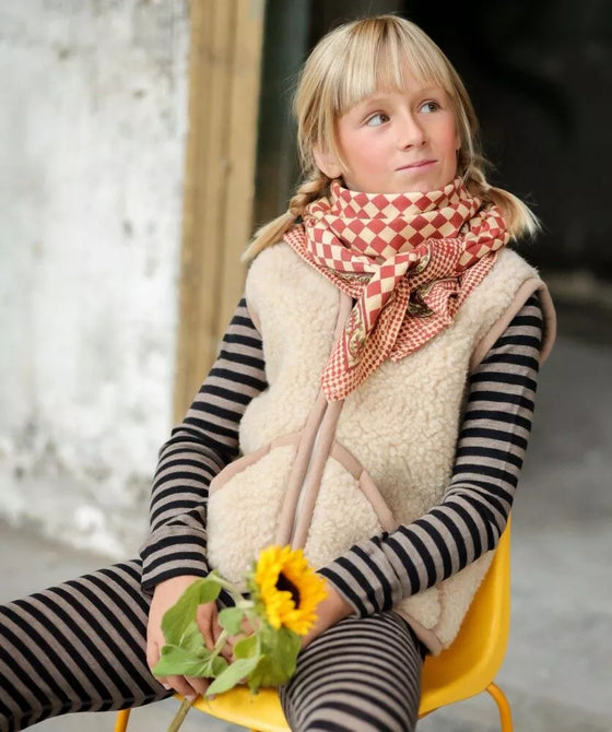 Foulard carré rouge et écru Damier Grenat Bellemme – motif damier chic