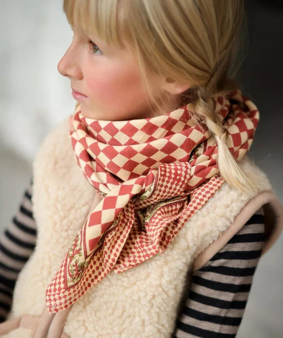 Foulard carré rouge et écru Damier Grenat Bellemme – motif damier chic