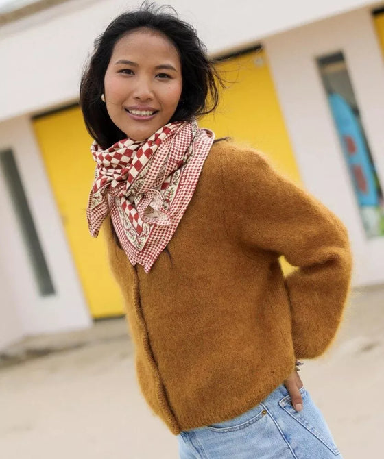 Foulard carré rouge et écru Damier Grenat Bellemme – motif damier chic