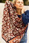 Foulard Apaches Collections Daisy Bombay – imprimé floral terracotta & bleu marine