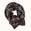 Foulard Apaches Collections Amor Meteorite – damier noir & blanc, cœurs terracotta