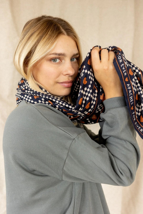 Foulard Apaches Collections Amor Meteorite – damier noir & blanc, cœurs terracotta