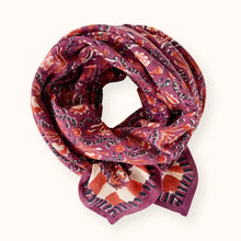  Foulard Apaches Collections Cactus Cherry – Accessoire en coton, grand ou petit modèle, imprimé original rouge et prune.