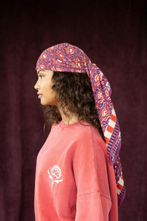 Foulard Apaches Collections Cactus Cherry – Accessoire en coton, grand ou petit modèle, imprimé original rouge et prune.
