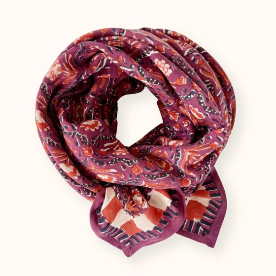 Foulard Apaches Collections Cactus Cherry – Accessoire en coton, grand ou petit modèle, imprimé original rouge et prune.