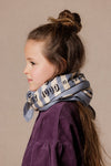 Grand foulard Latika Dictée Urbain Apaches Collections, 100 × 100 cm – autre vue