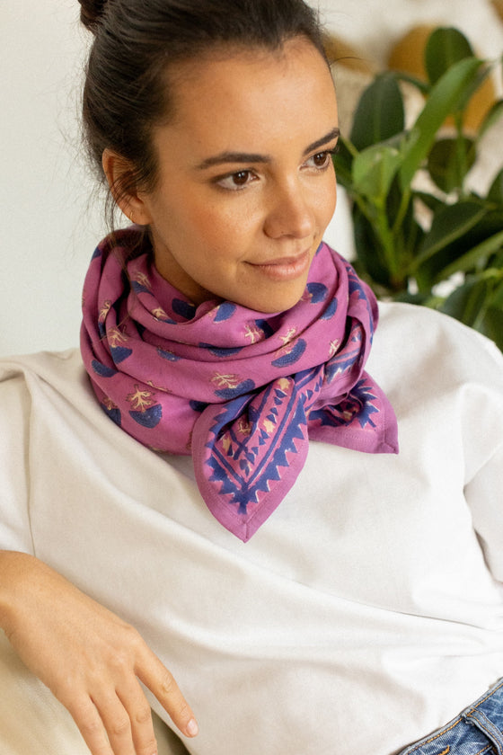 Foulard Florets Fuchsia Apaches collection.