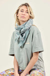Foulard coton vert imprimé animaux et carreaux style bandana