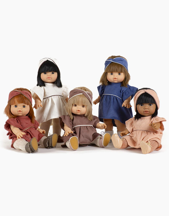 Headband croisé en milleraie pour poupées Gordis, couleur marsala, marque Minikane.