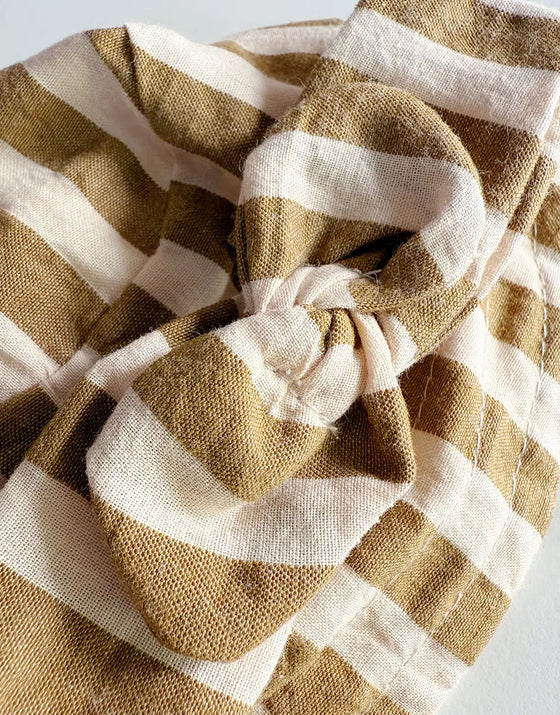 Headband rayé beige et écru avec nœud rond pour poupée 34-38 cm – accessoire compatible Minikane.