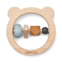  Hochet en bois avala de la marque Liewood pour bébé.