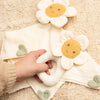 Hochet fleur Marguerite bébé Amadeus Les Petits écru jaune