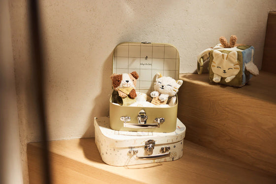 Hochet à main Charlie le chat Jollein – jouet d’éveil bébé doux en tissu beige