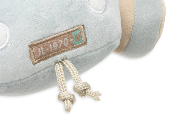 Jouet d’activités bébé en forme de voiture en velours bleu – peluche d’éveil sensoriel avec clé amovible, collection On The Go Jollein