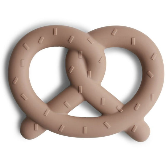 Anneau de dentition bébé forme bretzel en silicone Mushie couleur beige