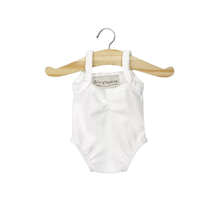  Justaucorps Anna blanc en lycra pour poupées Gordis Minikane suspendu sur cintre
