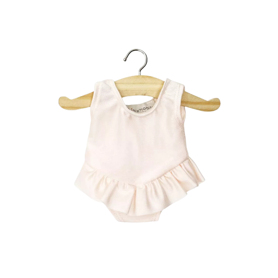 Justaucorps en lycra rose nude avec volants pour poupées Gordis Minikane suspendu sur cintre