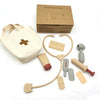 Kit de docteur en silicone Petikids avec pochette et accessoires sur fond blanc