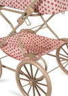 Landau poupée Rosie Rose Konges Slojd avec capote et panier de rangement