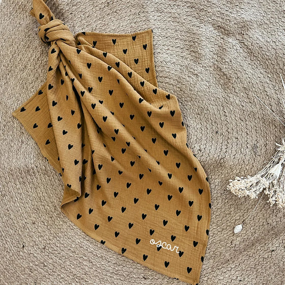 Lange foulard camel 105 cm personnalisable, marque Atelier Wagram.