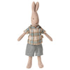 Lapin Maileg taille 1 vêtu d’un short et d’une chemise à carreaux pastel – jouet textile